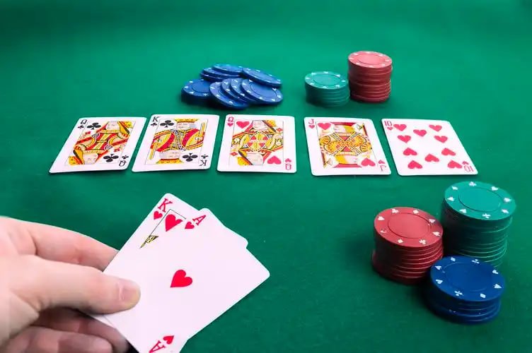 Tampilan antarmuka bossgacor88 yang mudah digunakan di perangkat mobile dengan sportsbook dan live casino lengkap